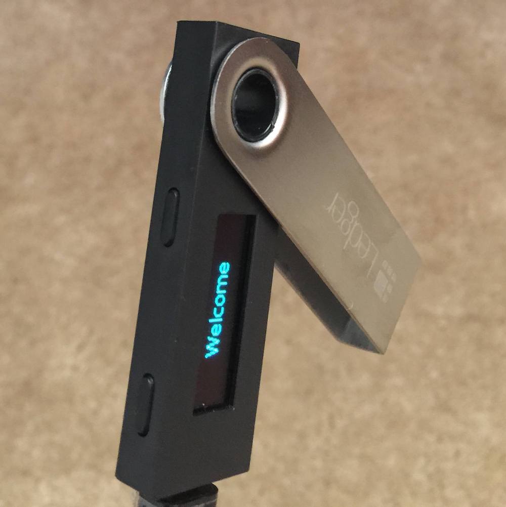 معرفی کیف پول سخت افزاری ارز دیجیتال لجر نانو اس (Ledger Nano s)