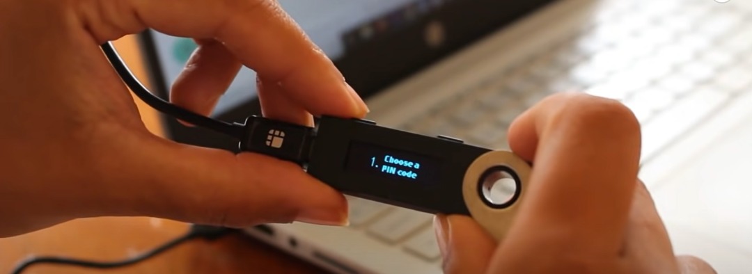 معرفی کیف پول سخت افزاری ارز دیجیتال لجر نانو اس (Ledger Nano s)