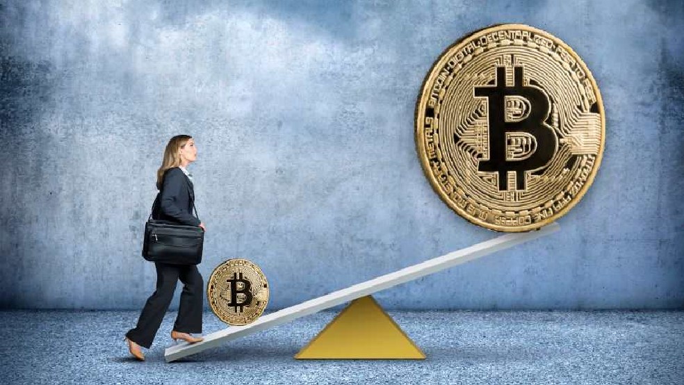 مقایسه وام ارز دیجیتال و وام بانکی