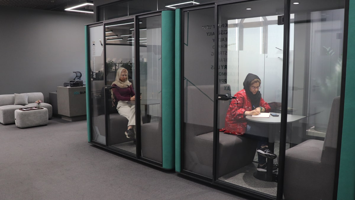 /assets/authenticate/b2b/bitpin-office-1.jpg