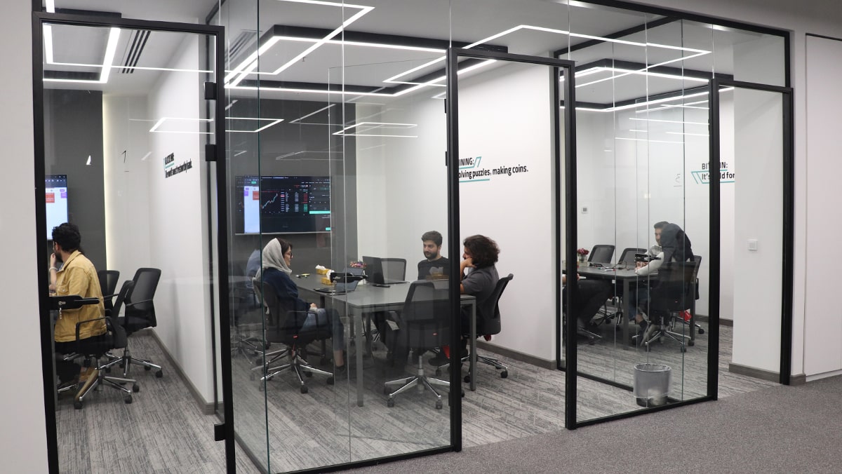 /assets/authenticate/b2b/bitpin-office-3.jpg
