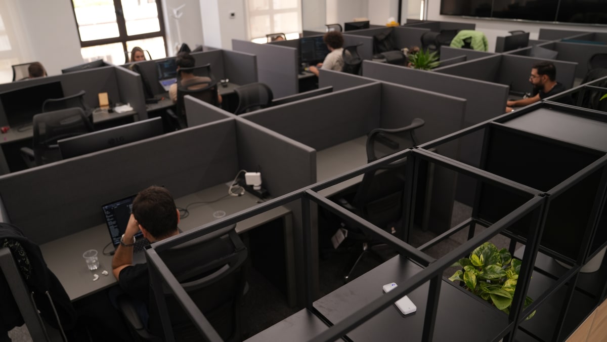 /assets/authenticate/b2b/bitpin-office-5.jpg