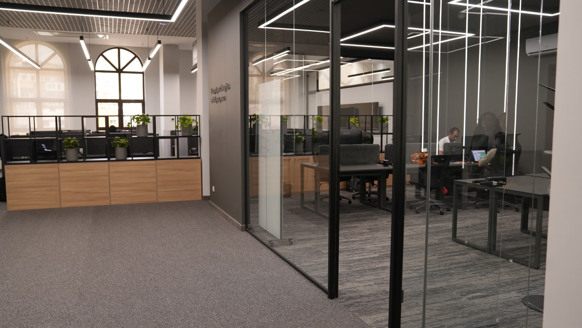 /assets/authenticate/b2b/bitpin-office-6.jpg