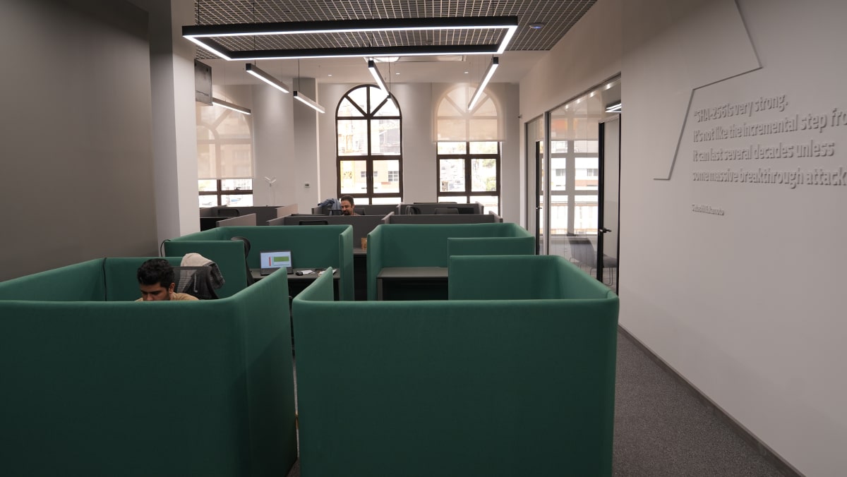 /assets/authenticate/b2b/bitpin-office-8.jpg
